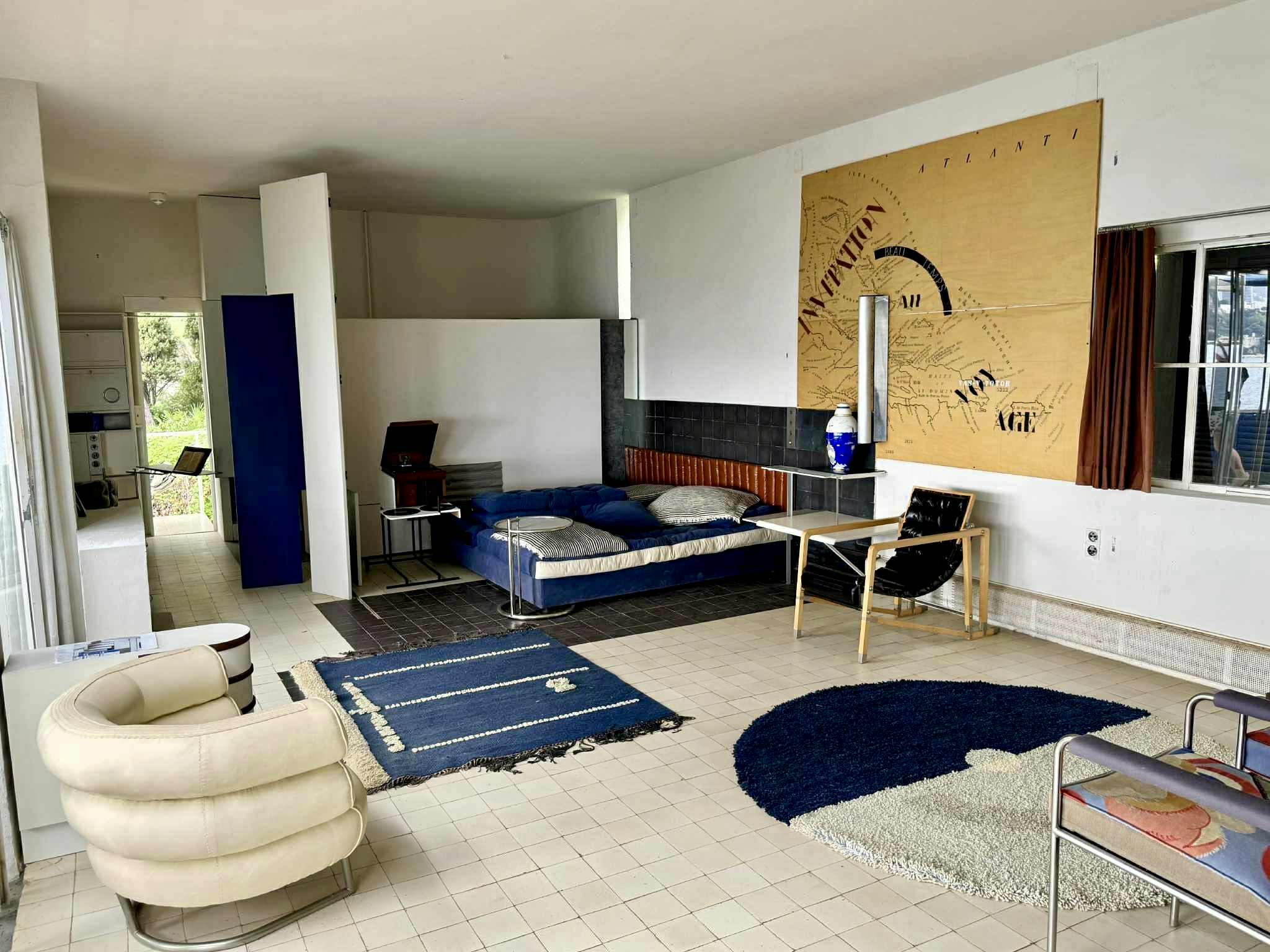 A vivenda E 1027, a cabana e o estúdio de Le Corbusier, as unidades de alojamento